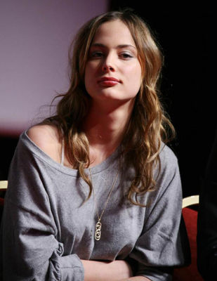 Nora Arnezeder - poza 35