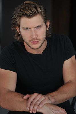 Greyston Holt - poza 8