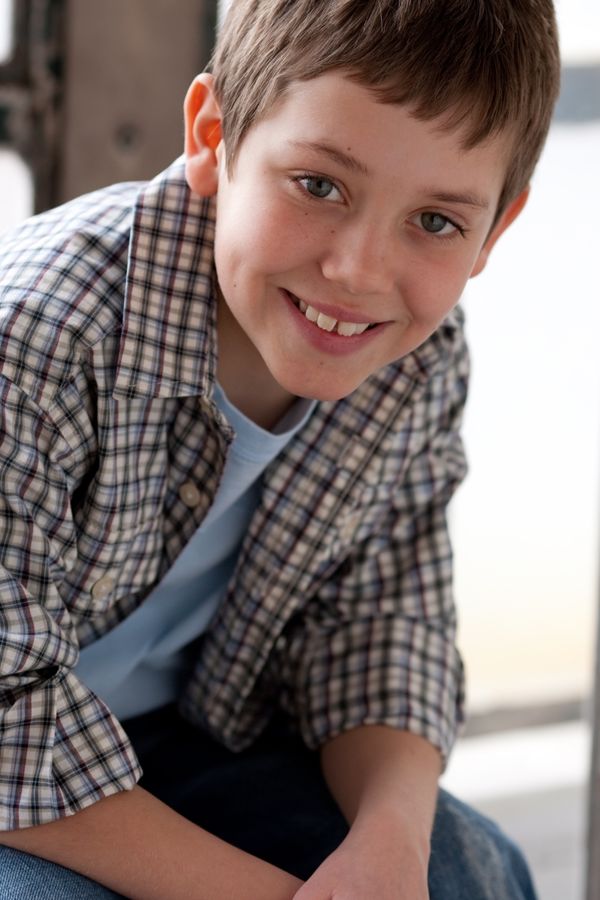 Ethan Cutkosky eye color