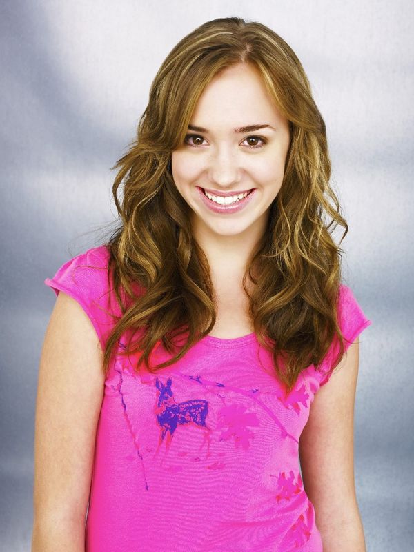 Andrea Bowen Actor CineMagia.ro