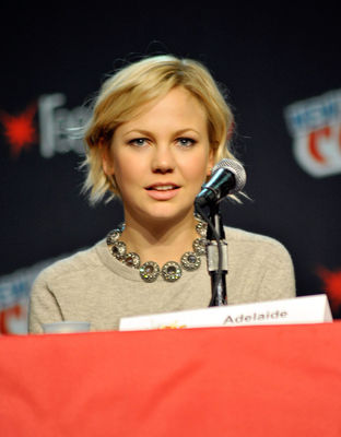 Adelaide Clemens - poza 1
