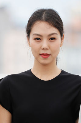 Min-hee Kim - poza 17