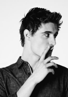 Max Irons - poza 27