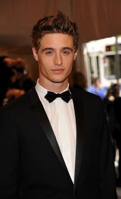 Max Irons - poza 17