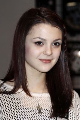 Kathryn Prescott - poza 4