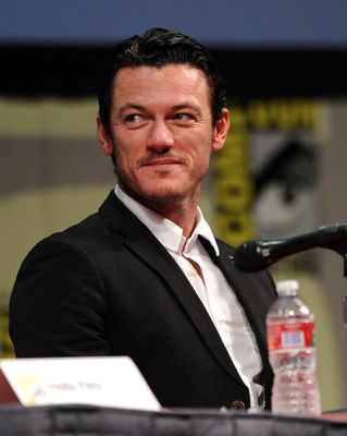 Luke Evans - poza 4