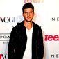 Parker Young - poza 1