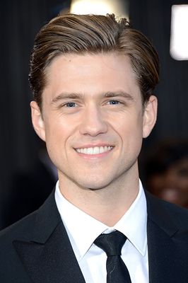 Aaron Tveit - poza 2