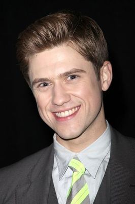 Aaron Tveit - poza 9