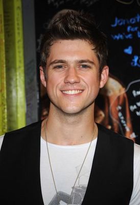 Aaron Tveit - poza 7