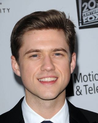 Aaron Tveit - poza 6