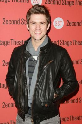 Aaron Tveit - poza 8