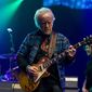 Brad Whitford - poza 5