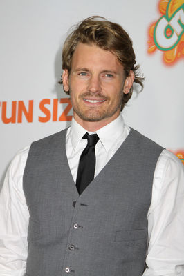 Josh Pence - poza 22