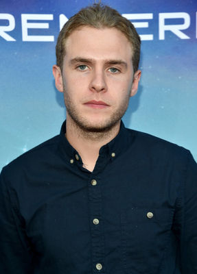 Iain De Caestecker - poza 9