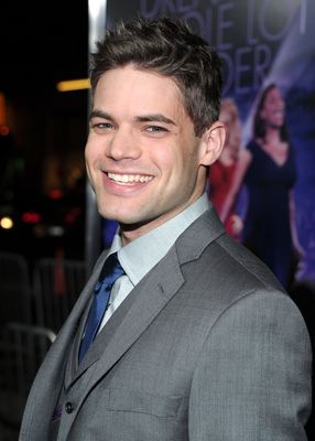 Jeremy Jordan - poza 10