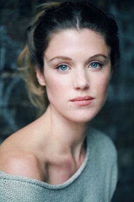 Lucy Griffiths - poza 11