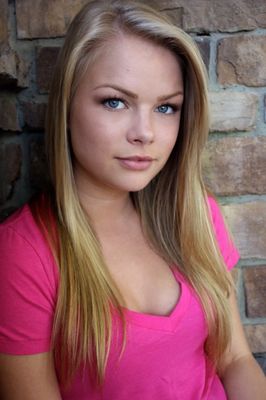 Kelli Goss - poza 1