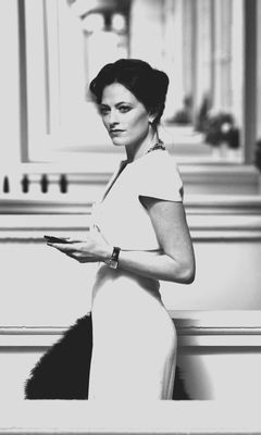 Lara Pulver - poza 43