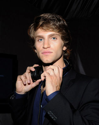 Keegan Allen - poza 8