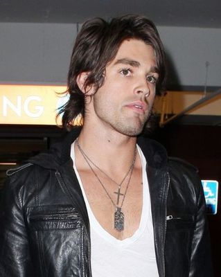 Justin Gaston - poza 11