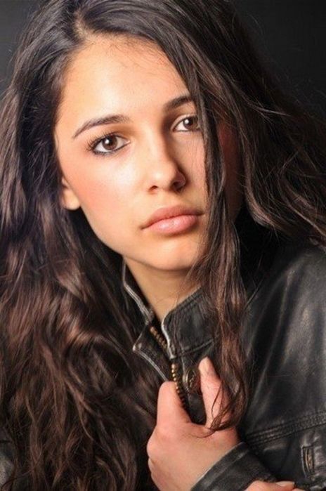 Next photo of Naomi Scott