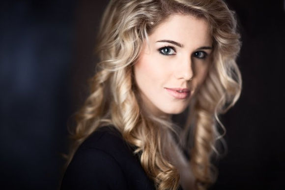 Emily Bett Rickards - poza 43