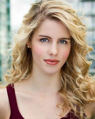 Emily Bett Rickards - poza 1