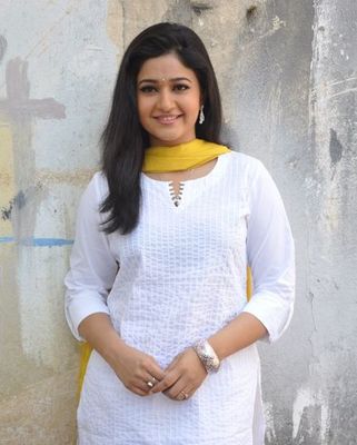 Poonam Bajwa - poza 12