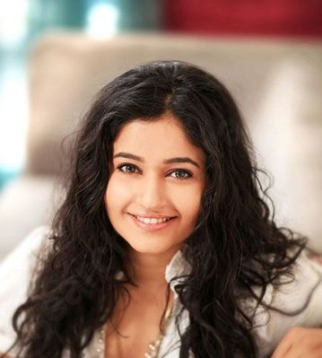 Poonam Bajwa - poza 16