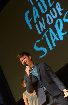 Ansel Elgort - poza 9