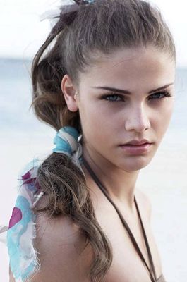 Lisa Tomaschewsky - poza 1