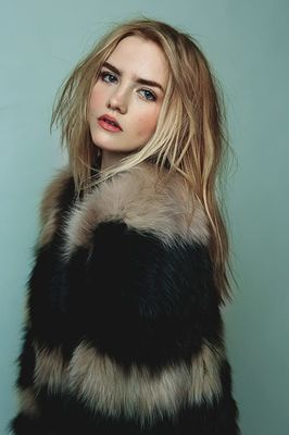 Maddie Hasson - poza 15