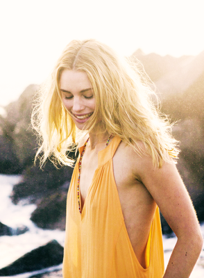 Lucy Fry - poza 12