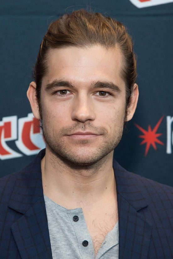 Next photo of Jason Ralph