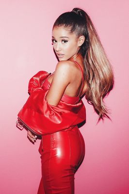 Ariana Grande - poza 1