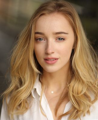 Phoebe Dynevor - poza 98