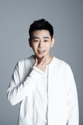 Yong-Joon Ahn - poza 2