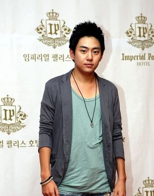 Yong-Joon Ahn - poza 1