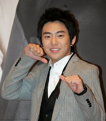 Yong-Joon Ahn - poza 13
