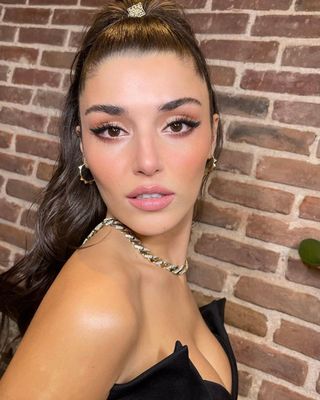 Hande Erçel - poza 26
