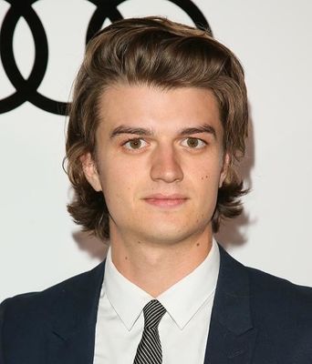 Joe Keery - poza 3