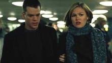 Julia Stiles face cuplu cu Jason Bourne!