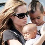 Jolie ar vrea sa se ocupe mai mult de copiii ei
