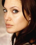 Cel de-al 13-lea tatuaj pentru Angelina Jolie