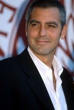 George Clooney face pariu cu Michelle Pfeiffer