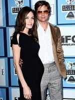 Brad Pitt confirma ca Jolie este insarcinata cu gemeni