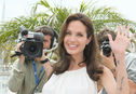 Articol Angelina Jolie - prima poza pe online, de la Cannes, si un autograf pentru Cinemagia
