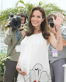 Angelina Jolie - prima poza pe online, de la Cannes, si un autograf pentru Cinemagia