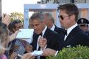Articol Clooney si Pitt, campionii autografelor